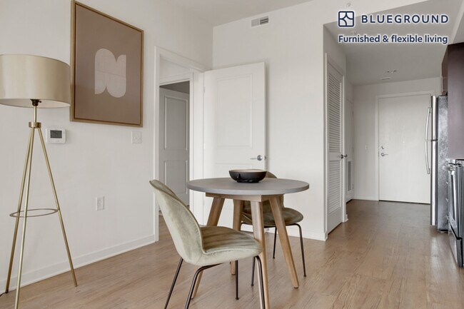 Photo - 1128 N Irving St Unidad FL4-ID434