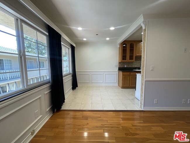 Building Photo - 1126 N Formosa Ave Unit 7