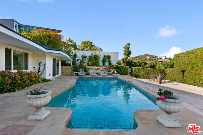 Photo - 826 N Tigertail Rd