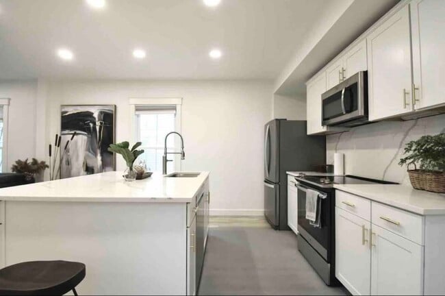 11 Noble St Unit 1