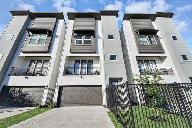 Building Photo - 3004 Holman St