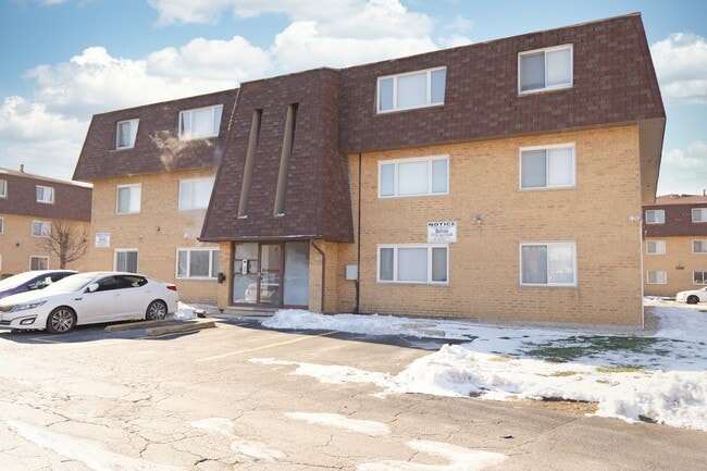 Building Photo - 10425 Natoma Ave Unit 10