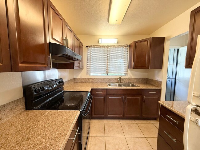 Photo - ** 2 BEDROOM 1 BATH WITH PARKING IN WAIAU GARDEN COURT!!**