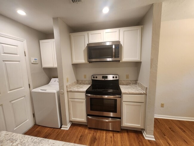 Photo - 828 W Carolina St