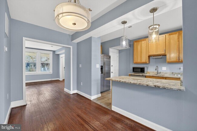 Photo - 632 Franklin St NE
