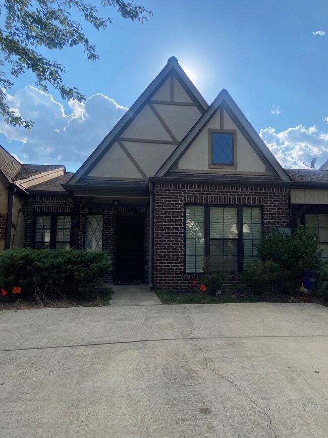 Building Photo - 2489 Ridgemont Dr Rental
