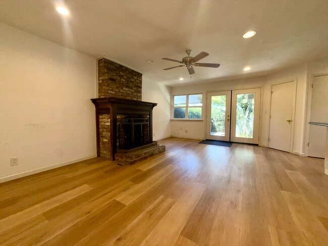 Photo - 4004-4006 Bismarck Dr Unit 4004 Bismarck