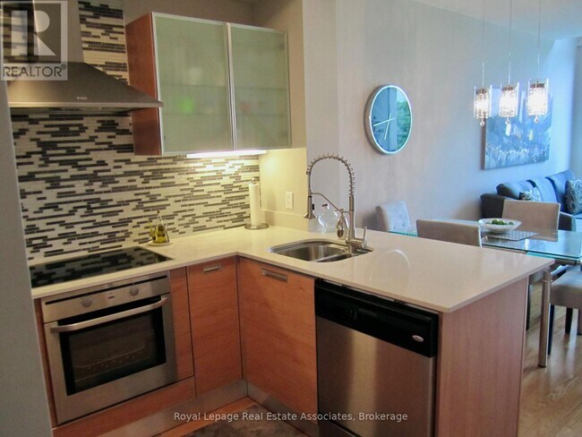 Photo - 3391 Bloor St W Unit 422