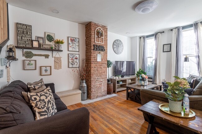 Photo - 148 Union St