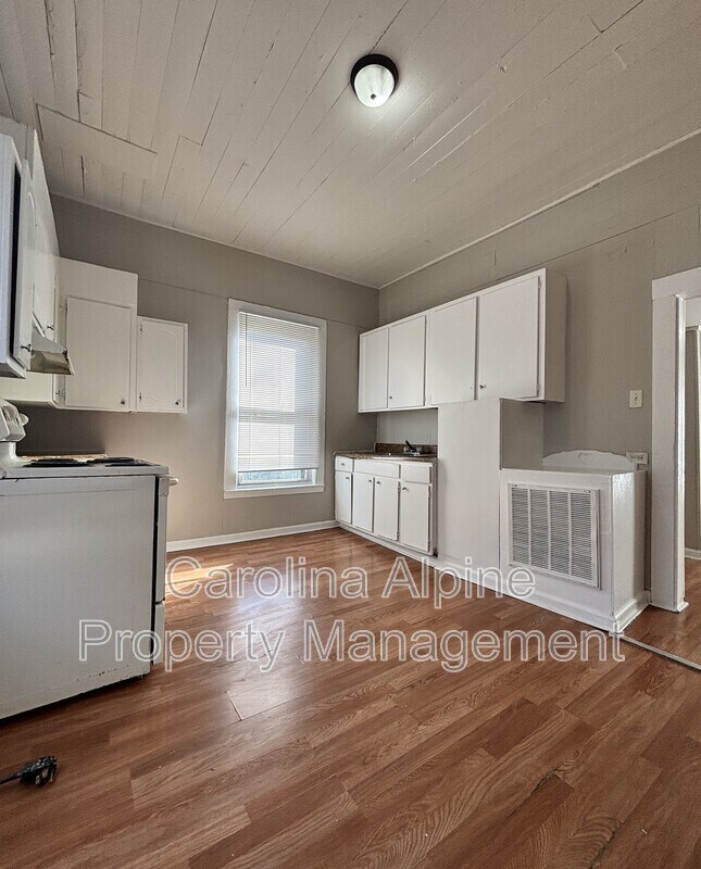 Photo - 402 N Poplar St