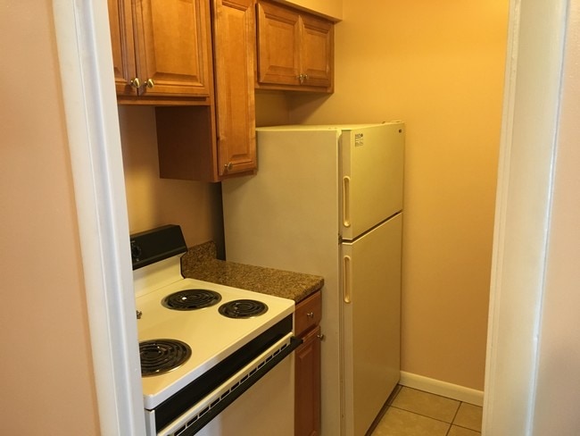 Kitchen - 8 Kenny Ct Unit 12