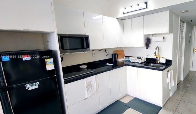 Photo - 555 NE 15th St Unidad 516