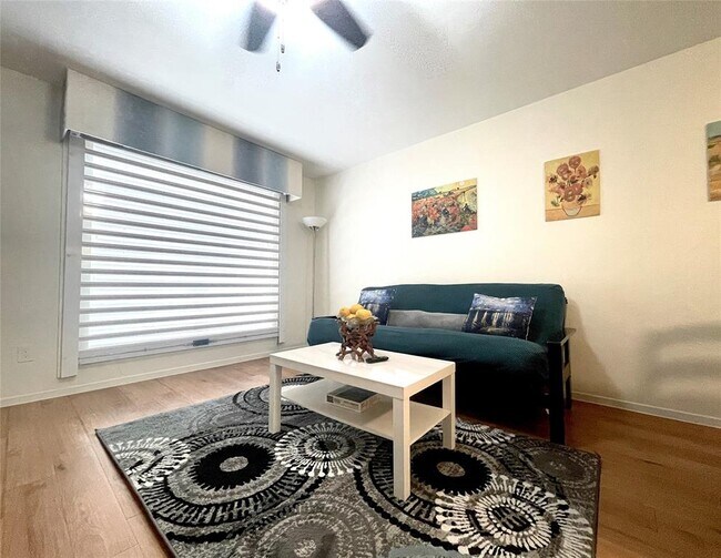 Building Photo - 2207 Leon St Unit 309 Rental