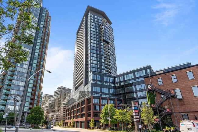 Building Photo - 135 E Liberty St