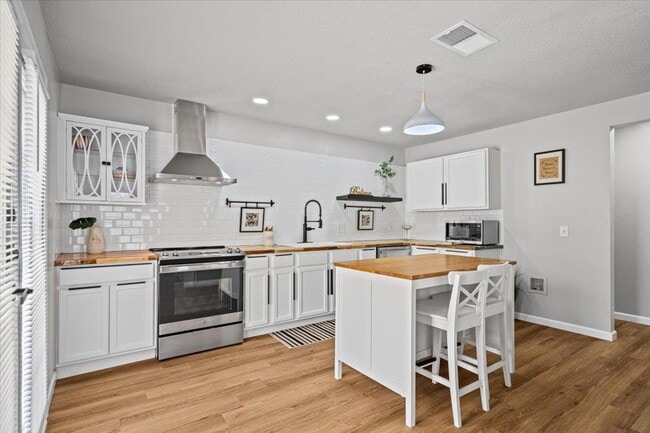 Photo - 2411 Glen Field Dr