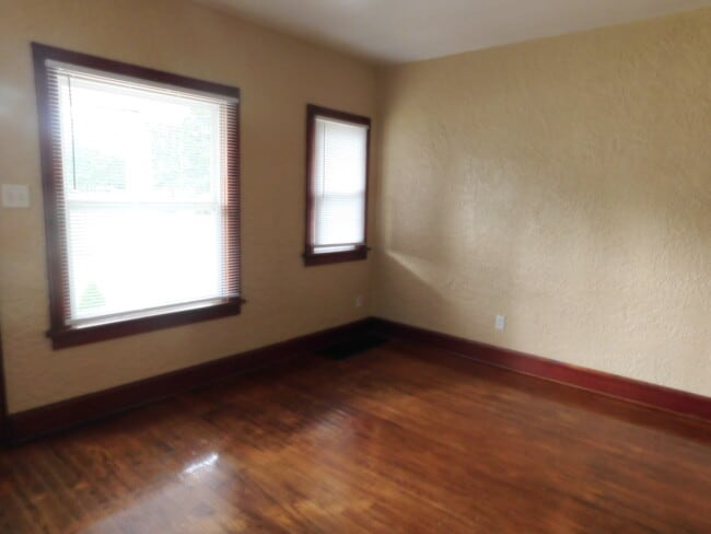 Photo - 230 W Summit St