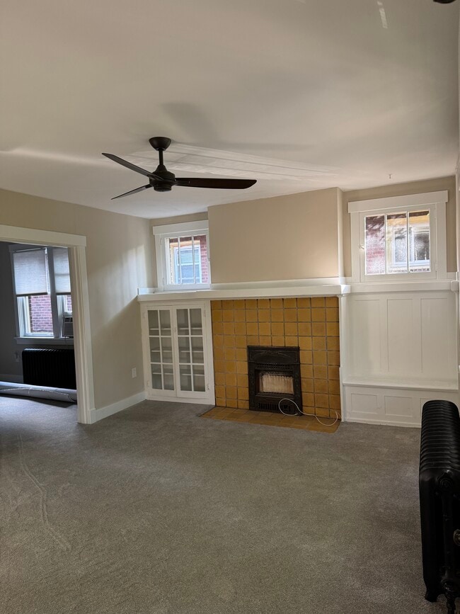 Building Photo - 604 Lamar Ave Unit # 2 Rental