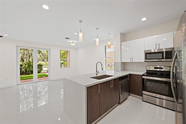 Photo - 1430 SW 4th Ave