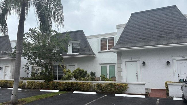 Photo - 808 NE 27th Ave