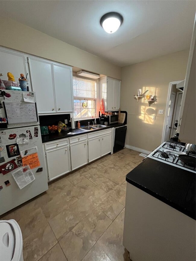 Photo - 416 W 32nd St