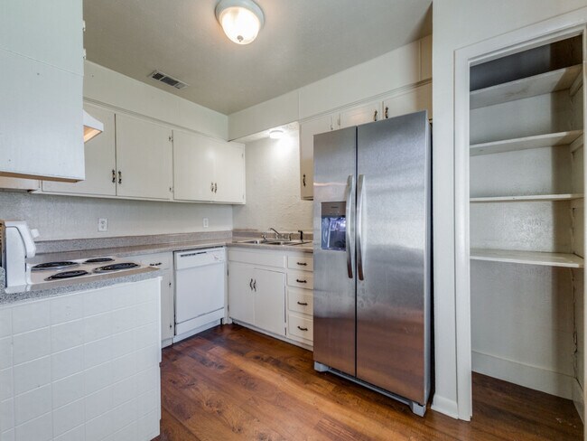 Photo - 300 Duncan Way Casa