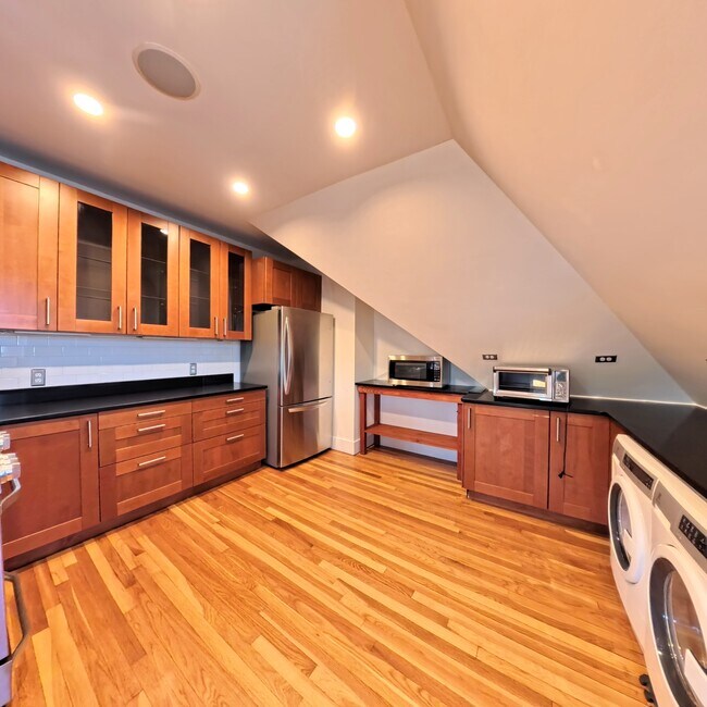 Photo - 185 Davis Ave