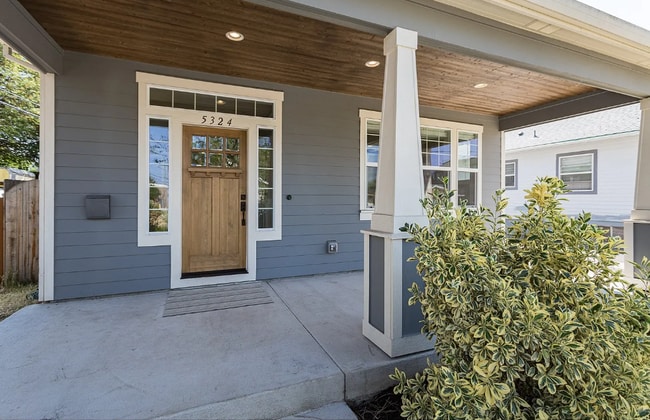 Photo - 5324 N Bowdoin St