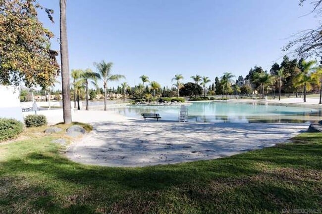 Building Photo - Eastlake Gem