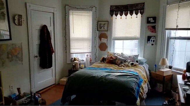 Building Photo - Brookline- Allston border 5-bed/2-bath