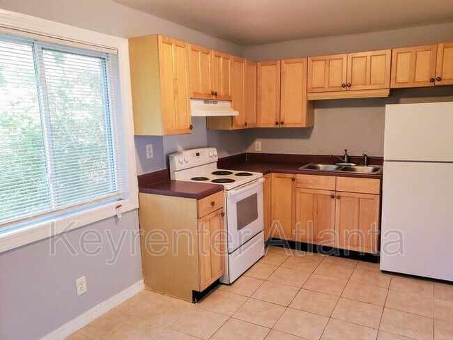 Building Photo - 1596 Line Cir Unit 1