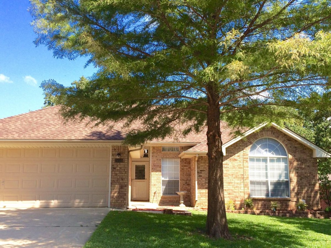Photo - 2405 Timber Trail (Denton, TX)