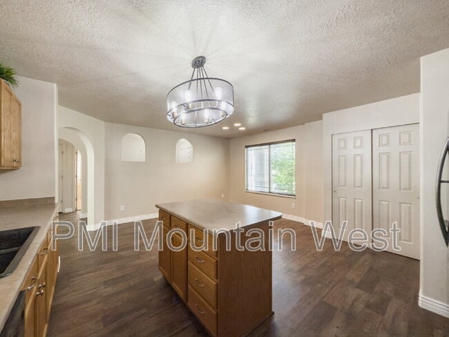 955 Alton Dr