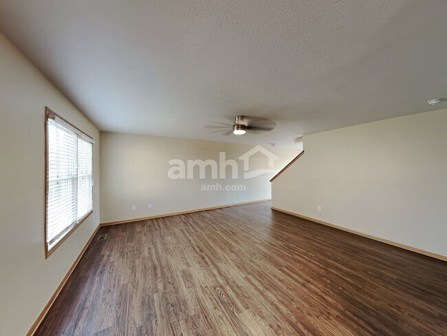 Photo - 69 Hutchison St