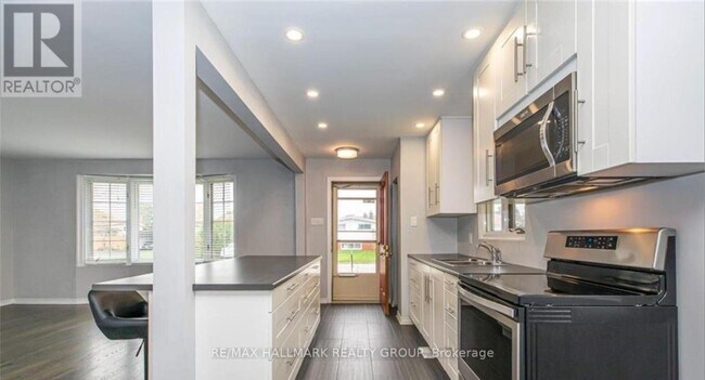 Photo - 1387 Sault St