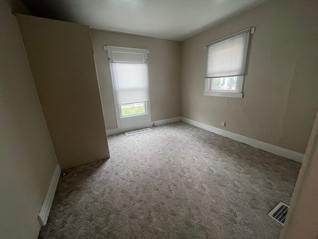 Photo - 3 Bedroom 1 Bath Near Campus