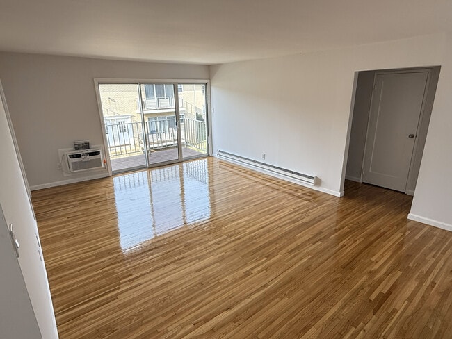 Photo - Continental Gardens