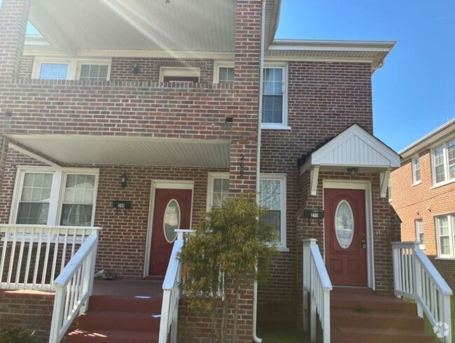 Building Photo - Three Bedroom Condo - Centrally Located Su... Unit 209 N Broad Street