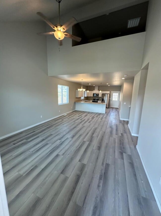 Photo - 502 S 90th Ave