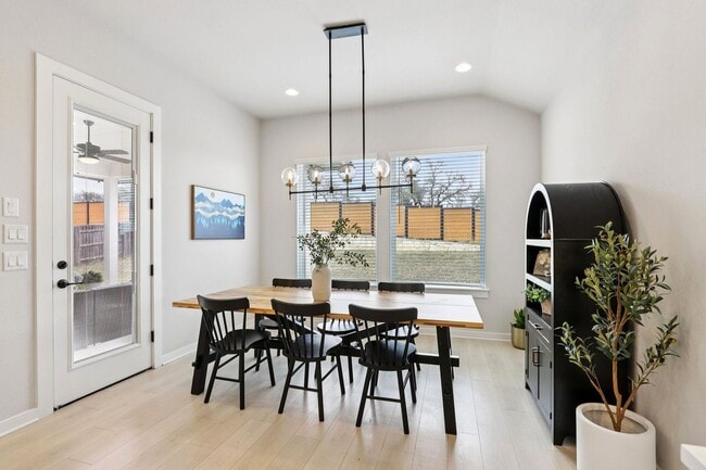 Photo - 1538 Escarpment Rd