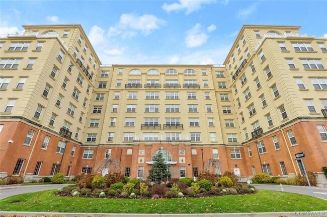 Building Photo - 10 Byron Pl Unit 219