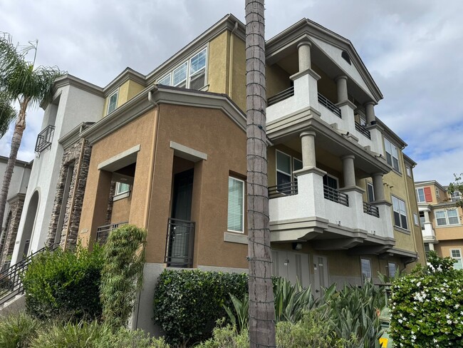 Building Photo - Sleek 2-Bed with a Den/Office + Flex Corner Condo with Attached Tandem Garage