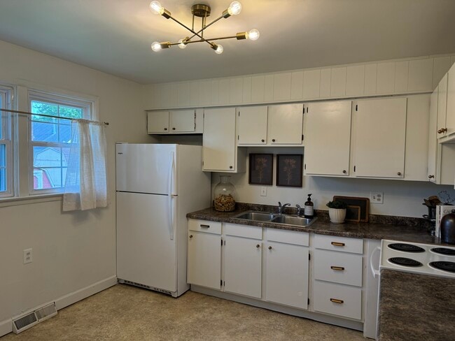 Photo - 1208 S Fullhart Dr