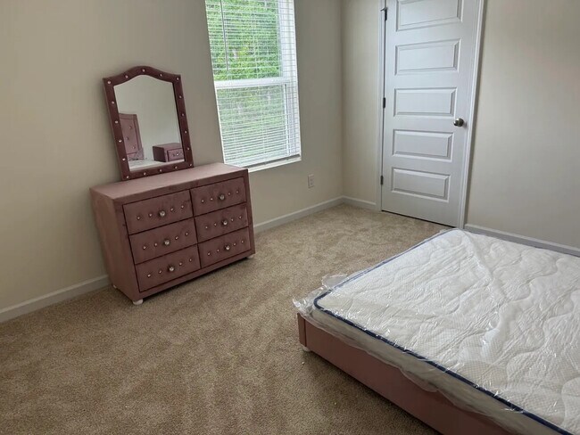 Photo - Room in House on Flat Rock Point