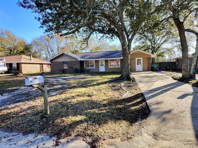 Photo - Spacious 4-Bedroom, 2-Bathroom Home in Ocean Springs – Prime Location & Move-In Ready!