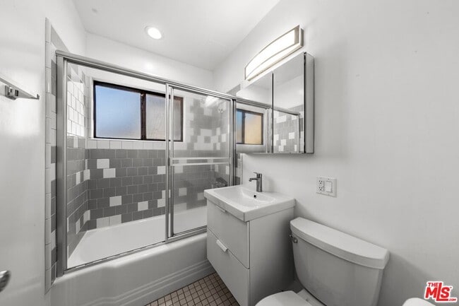 Photo - 2010 Virginia Ave Unit B