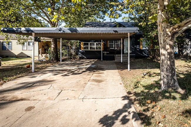 Photo - 1709 NW Oak Ave