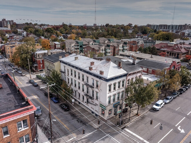 Building Photo - 5 E University Ave