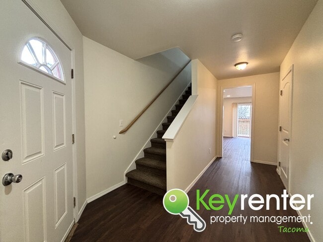 Photo - Modern 3 Bedroom 2.5 Bathroom Tacoma Duplex Near Shopping, Parks and Freeways