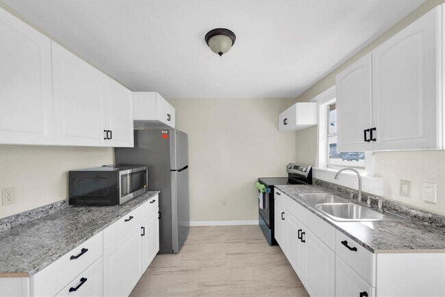 Photo - 1607 18th St E