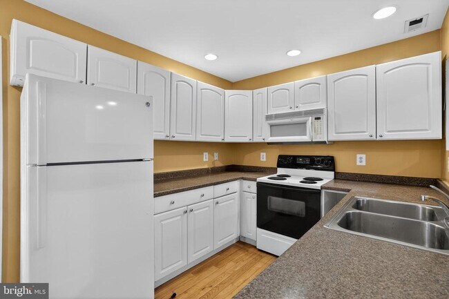 Photo - 1227 Meigs Pl NE Unidad D